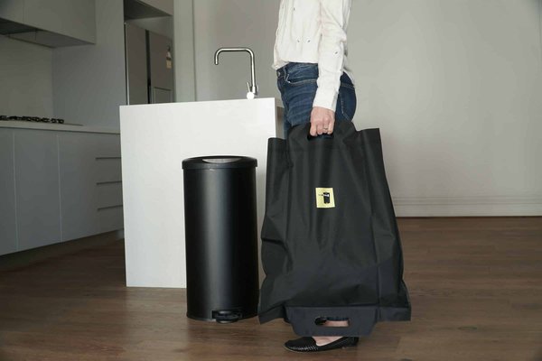 How to Choose an Eco-Friendly Tote Bag That's Chic Enough for Client Meetings?